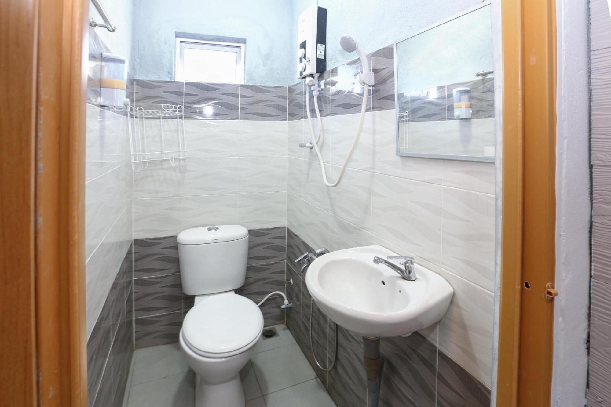 Spot On 89796 D'Noor Budget Inn Kota Bharu Esterno foto